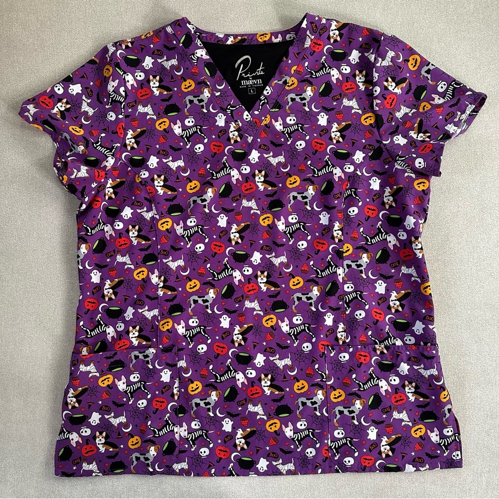 Maevn Halloween Dog Print V-Neck Scrub Top. Large.